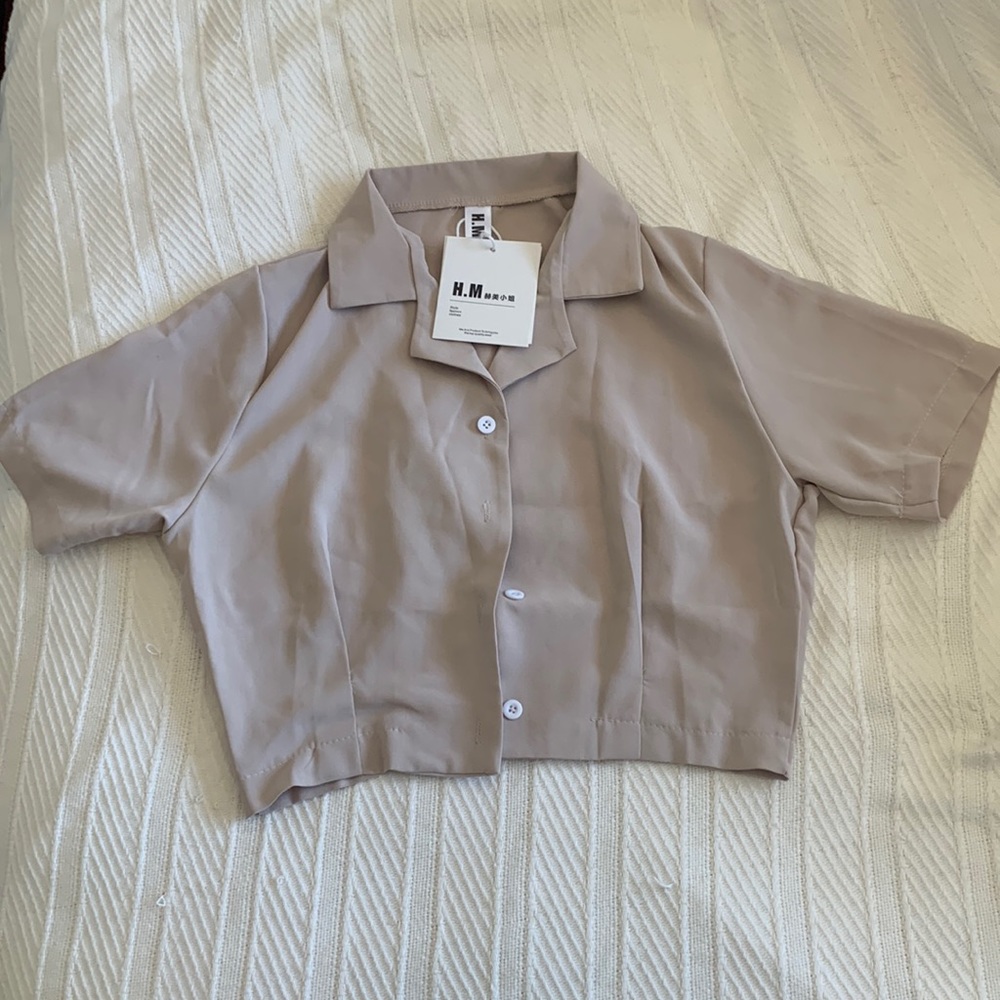 Cropped collared button-up